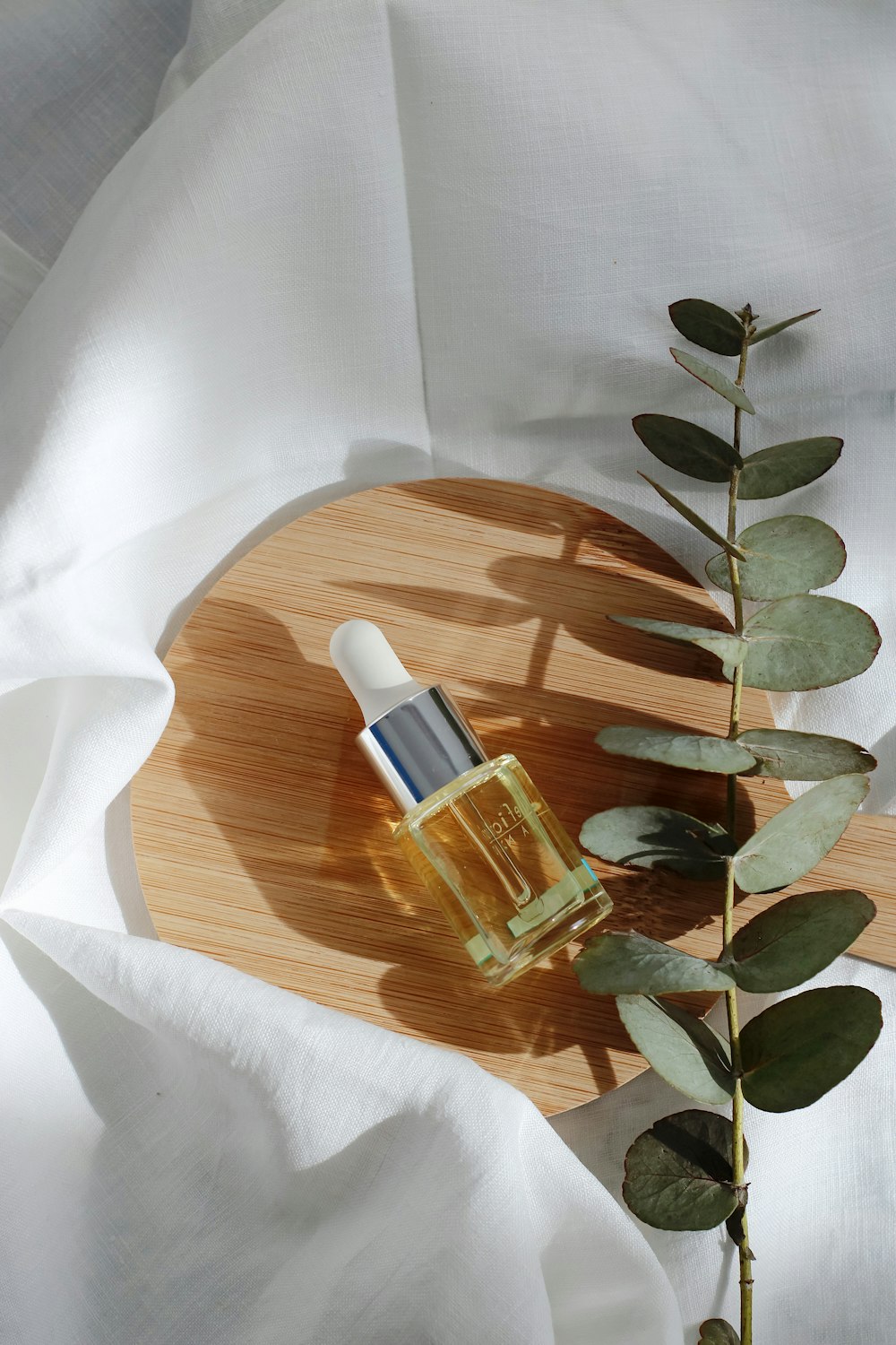 Serum dropper with eucalyptus